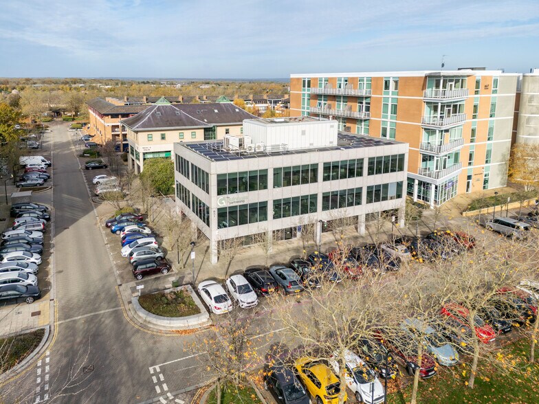 851 Silbury Blvd, Milton Keynes à louer - Photo principale – Image 1 sur 8