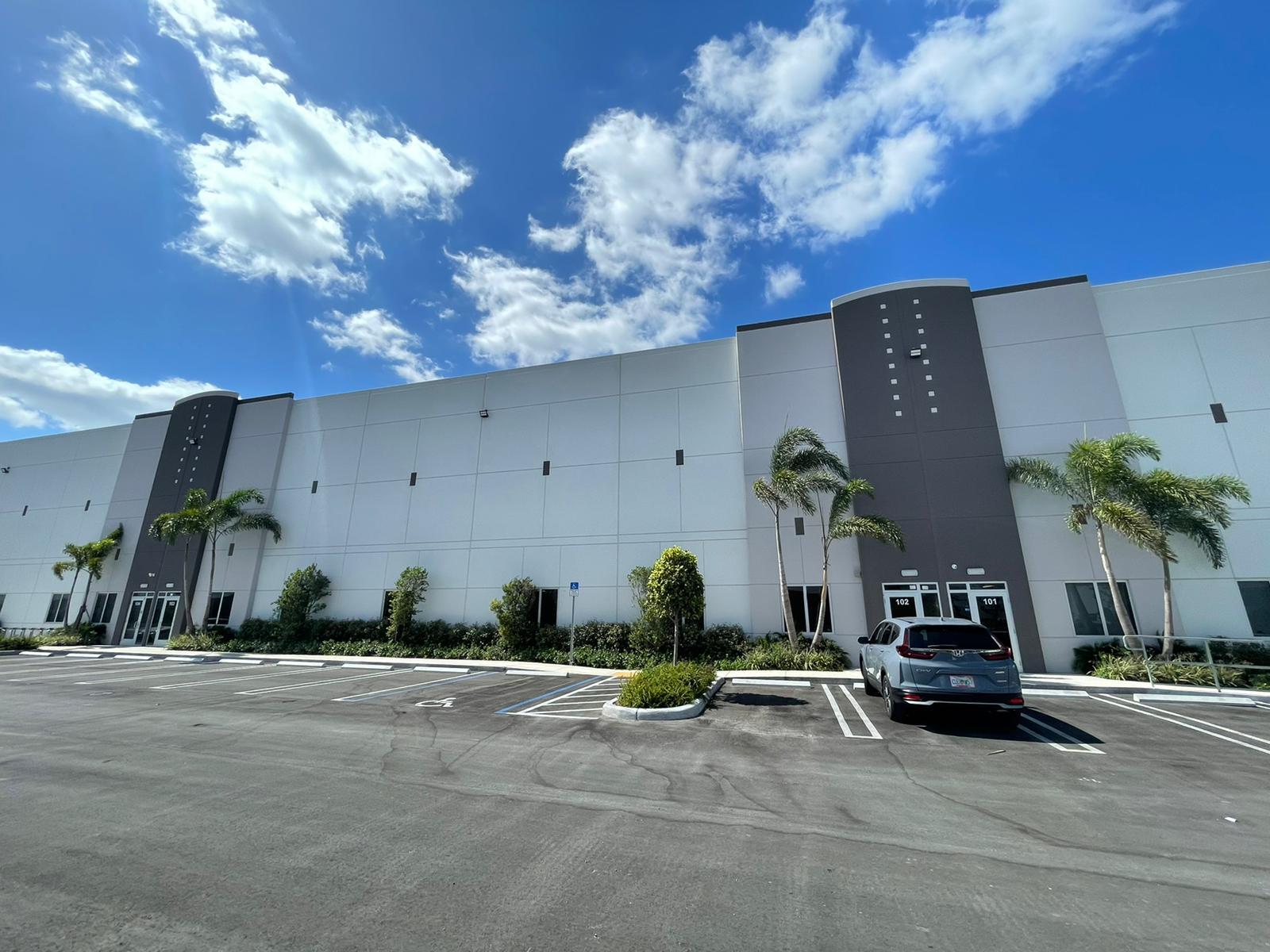 8565 W 44th Ave, Hialeah, FL à vendre Photo principale– Image 1 sur 5