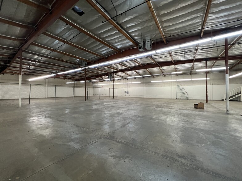 343 E Jefferson Blvd, Los Angeles, CA à louer - Photo intérieure – Image 2 sur 5