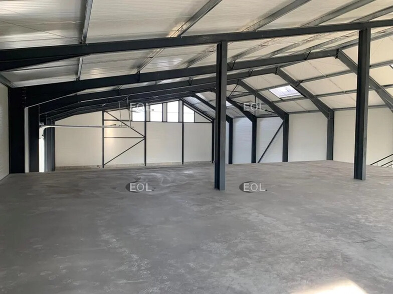 Local d'activités dans Bollène à vendre - Photo de l’immeuble – Image 3 sur 9