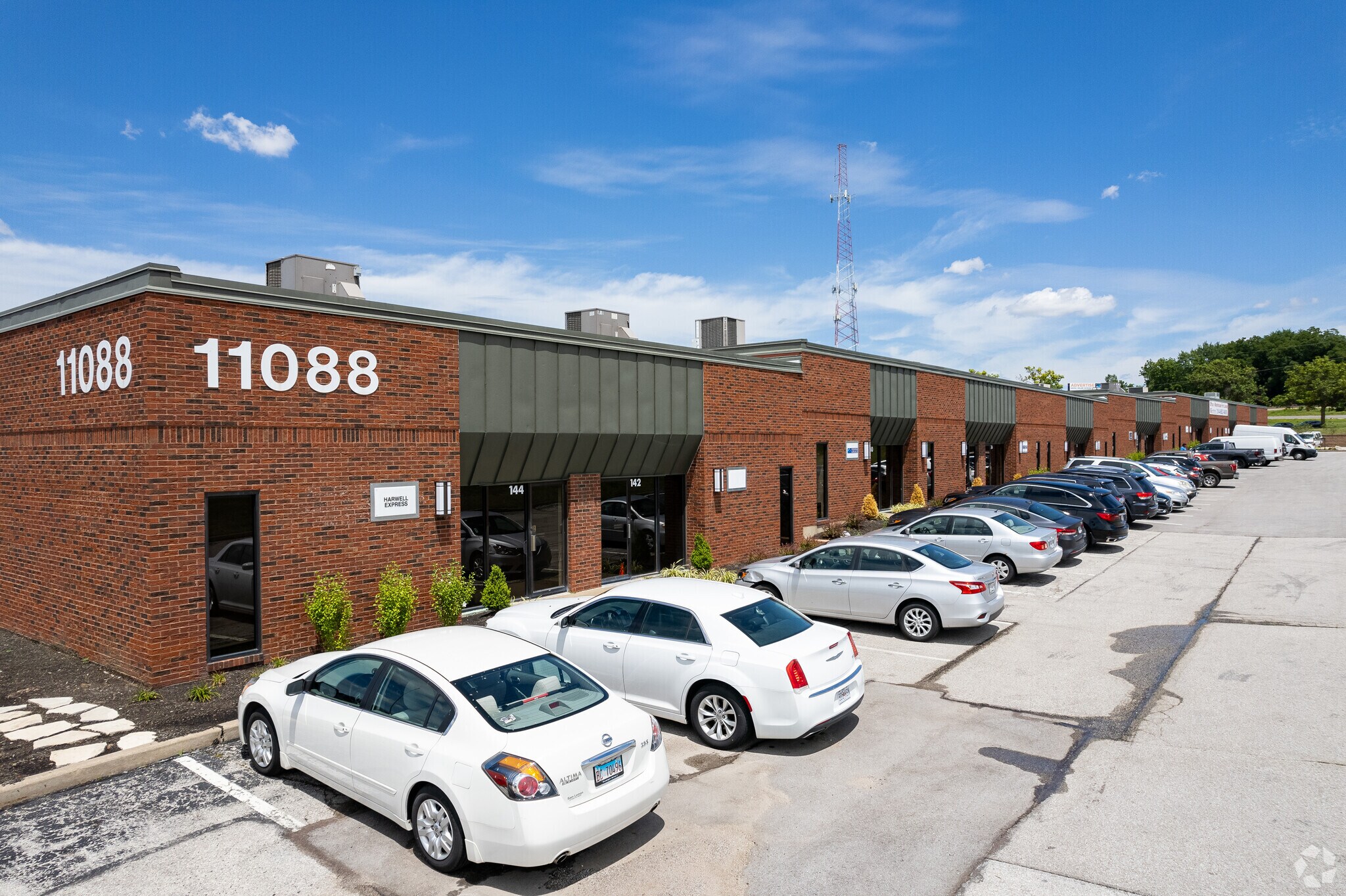 2300 Millpark Dr, Maryland Heights, MO à louer Photo principale– Image 1 sur 7