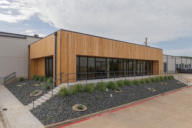 Plus de détails pour 2424 N Westmoreland Rd, Dallas, TX - Industriel/Logistique à vendre