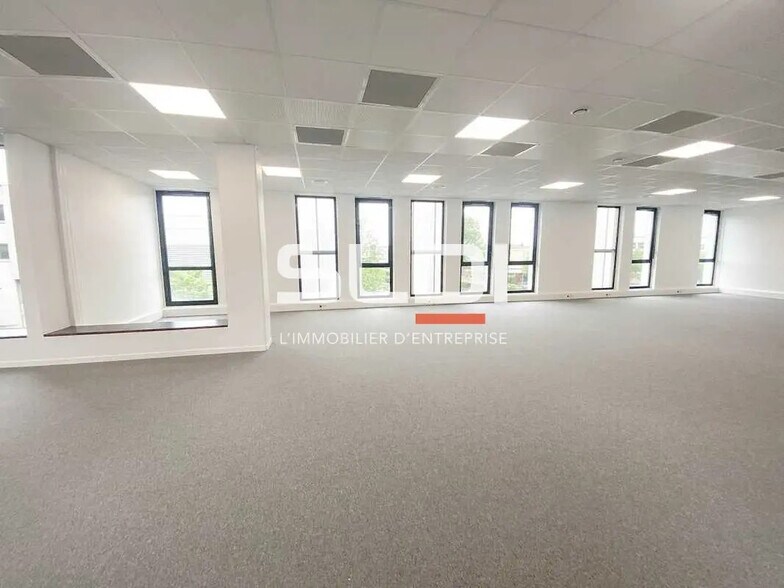 Bureau dans Villeurbanne à louer - Photo de l’immeuble – Image 1 sur 7