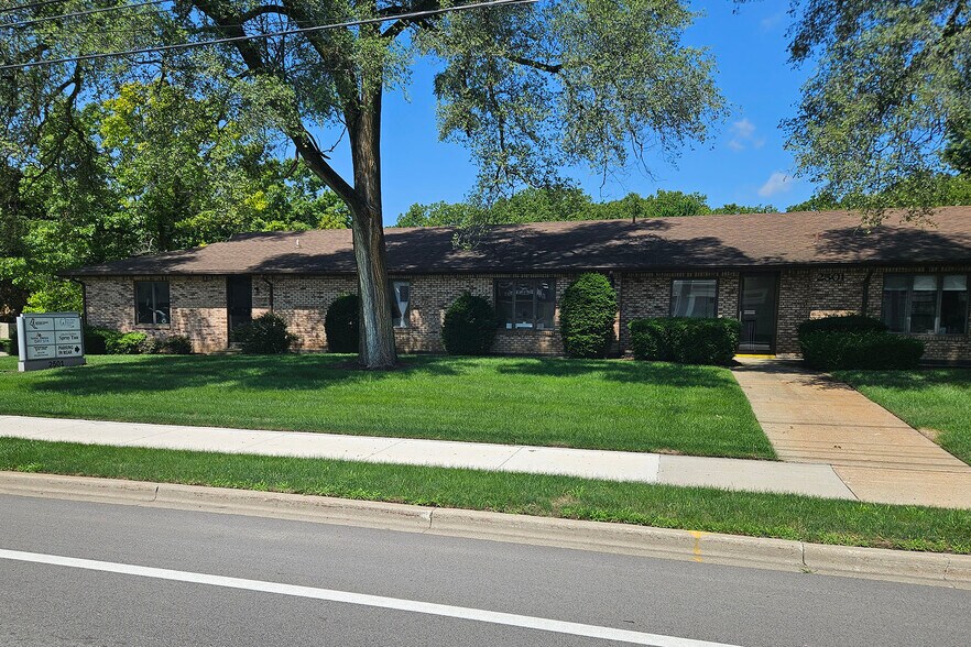 2501 Plainfield Ave NE, Grand Rapids, MI à louer - Photo de l’immeuble – Image 1 sur 8