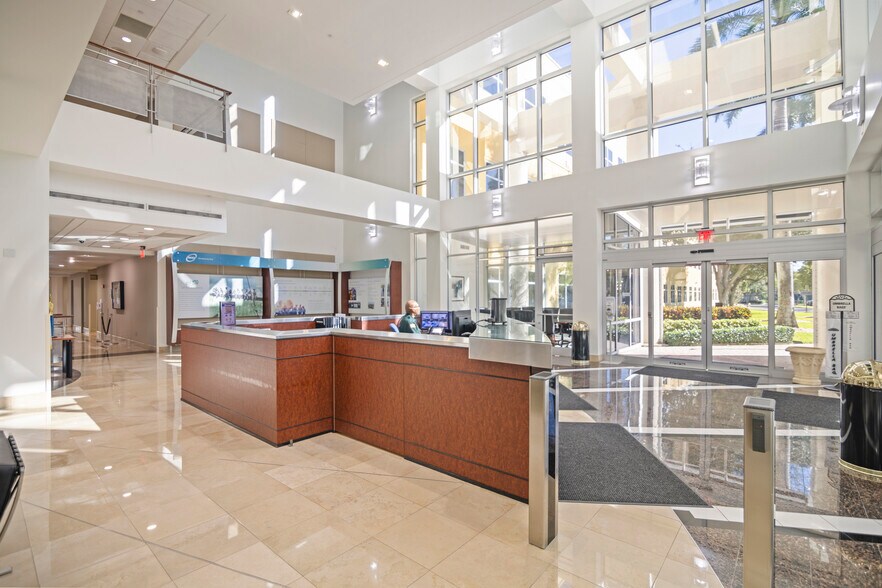 901 Peninsula Corporate Cir, Boca Raton, FL à louer - Photo de l’immeuble – Image 3 sur 10