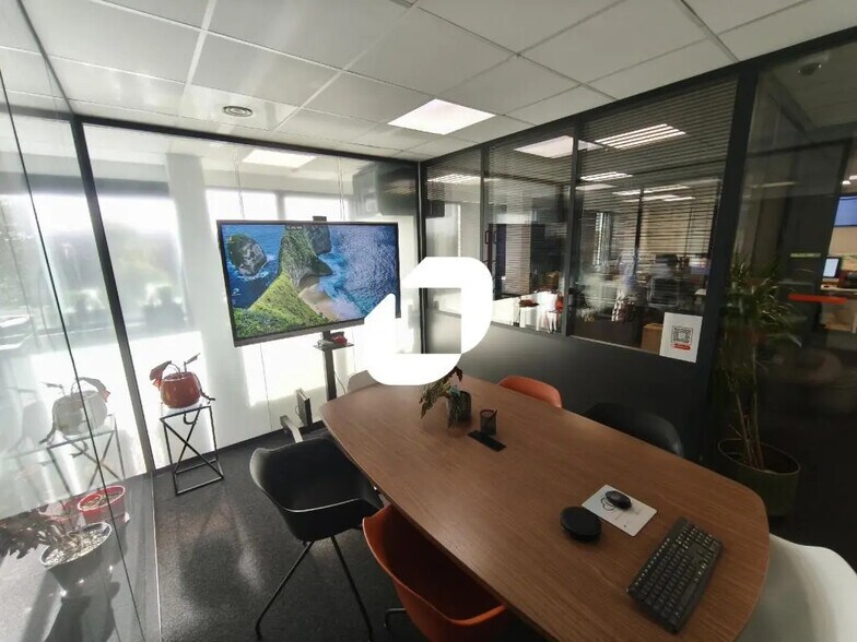 Bureau dans Créteil à louer - Photo de l’immeuble – Image 3 sur 7