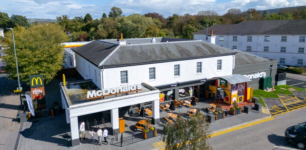 374 Gloucester Rd, Cheltenham à vendre - Photo de l’immeuble – Image 3 sur 3