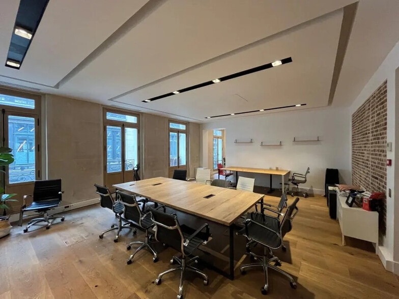 17 Rue Bergère, Paris à louer - Photo de l’immeuble – Image 3 sur 10