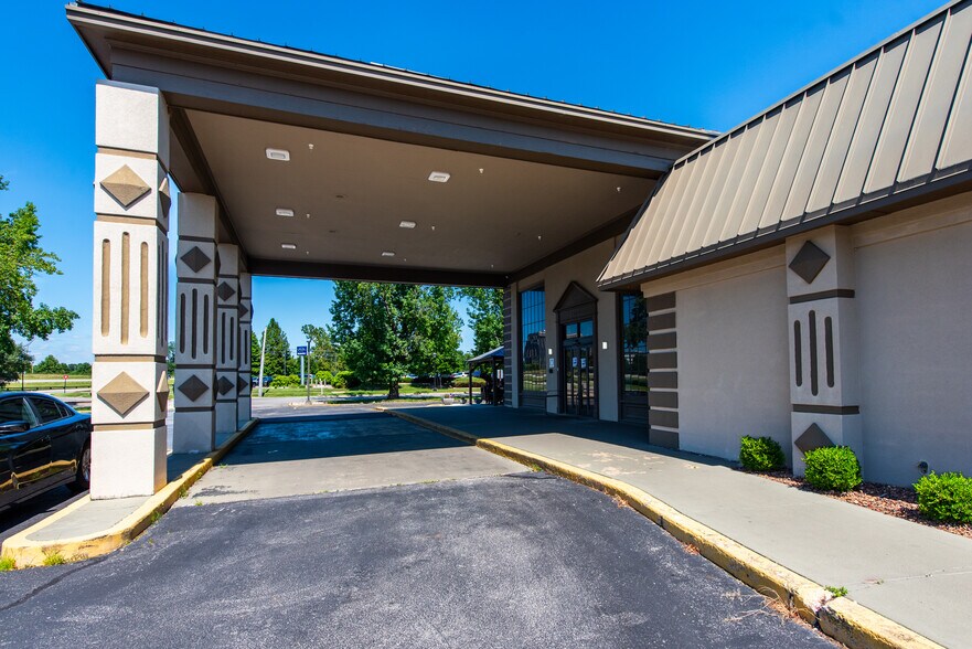 1760 Plantside Dr, Louisville, KY à vendre - Photo de l’immeuble – Image 3 sur 43