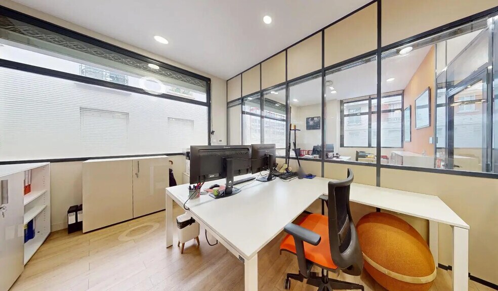 Bureau dans Paris à louer - Photo de l’immeuble – Image 2 sur 9