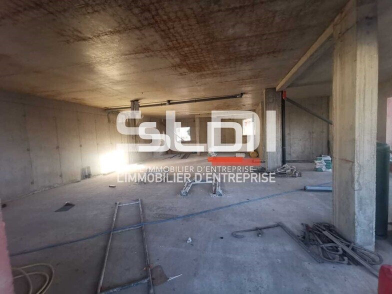 Bureau dans Pont-de-Chéruy à louer - Photo de la construction – Image 1 sur 6