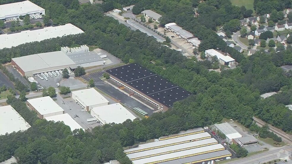 1030 Norcross Industrial Ct, Norcross, GA à vendre - Vidéo aérienne – Image 2 sur 7