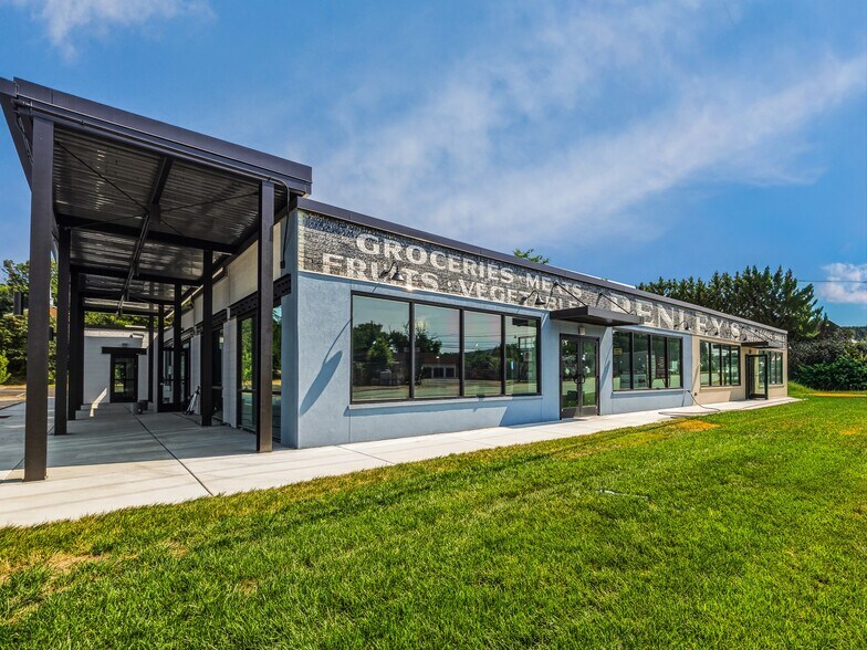 1449 Smokey Park Hwy, Candler, NC à louer - Photo de l’immeuble – Image 2 sur 21