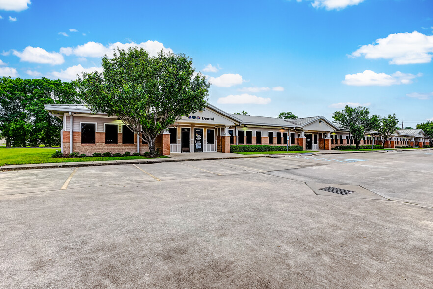 5751 Blythewood St, Houston, TX à louer - Photo de l’immeuble – Image 1 sur 40