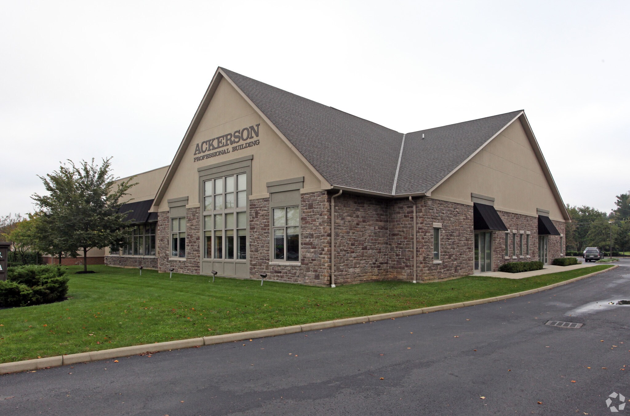 4555 Cemetery Rd, Hilliard, OH à louer Photo de l’immeuble– Image 1 sur 8