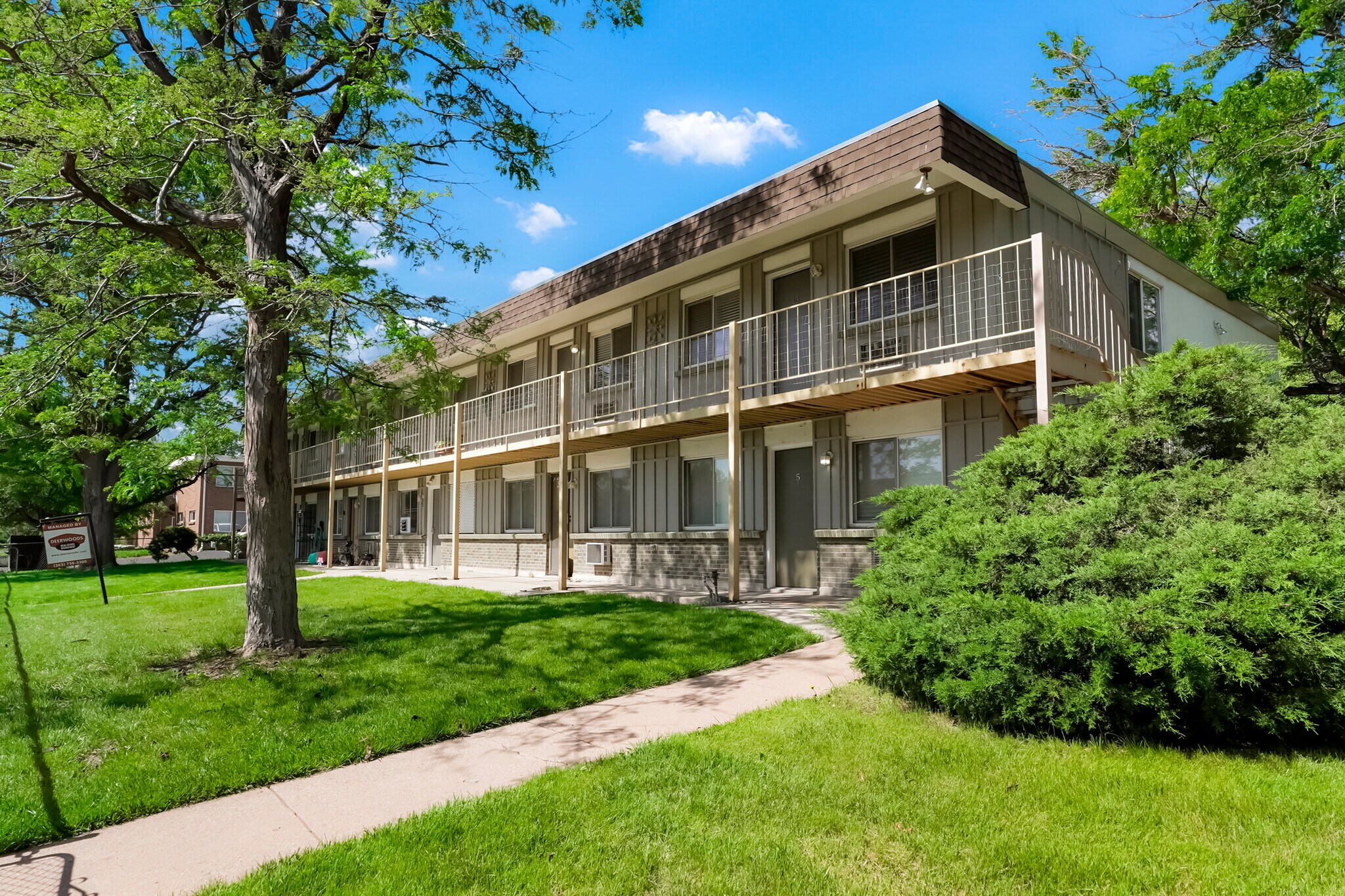 Redwood and Copperwood Apartments portefeuille de 2 biens à vendre sur LoopNet.fr Photo principale– Image 1 sur 16