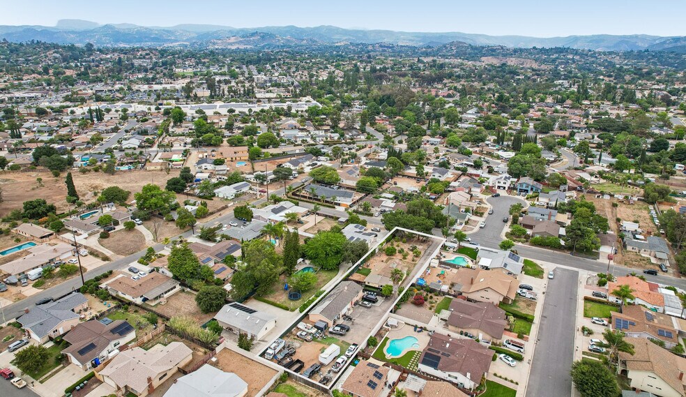 1935 Miller Ave, Escondido, CA à vendre - Photo de l’immeuble – Image 3 sur 4