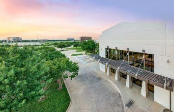 1660 N Westridge Cir, Irving, TX à louer - Photo de l’immeuble – Image 2 sur 9