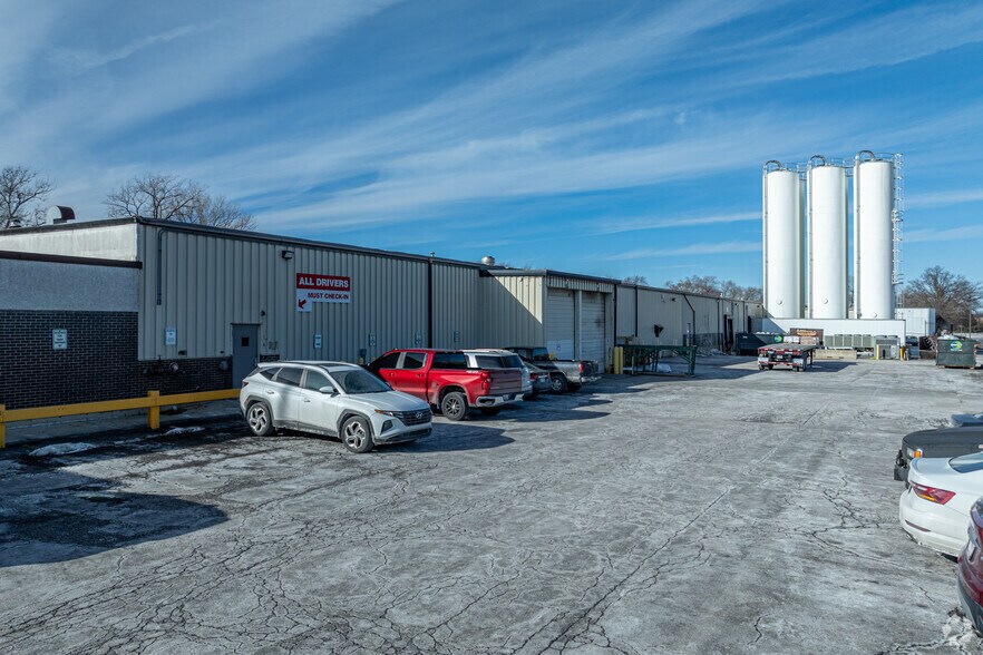 1001 N Sullivan Rd, Aurora, IL à vendre - Photo de l’immeuble – Image 2 sur 5