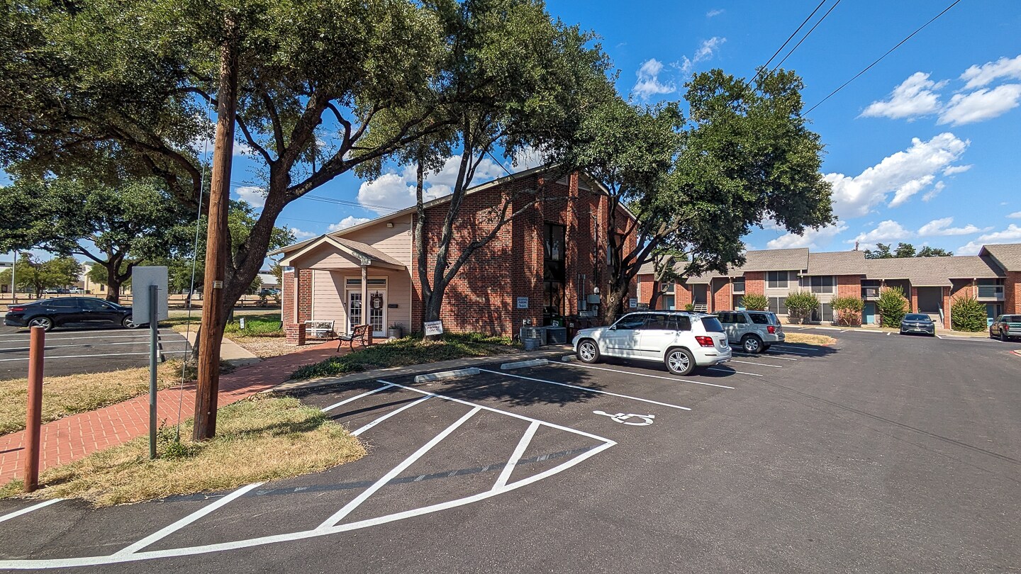 1201 Sam Bass Rd, Round Rock, TX à louer Photo de l’immeuble– Image 1 sur 7