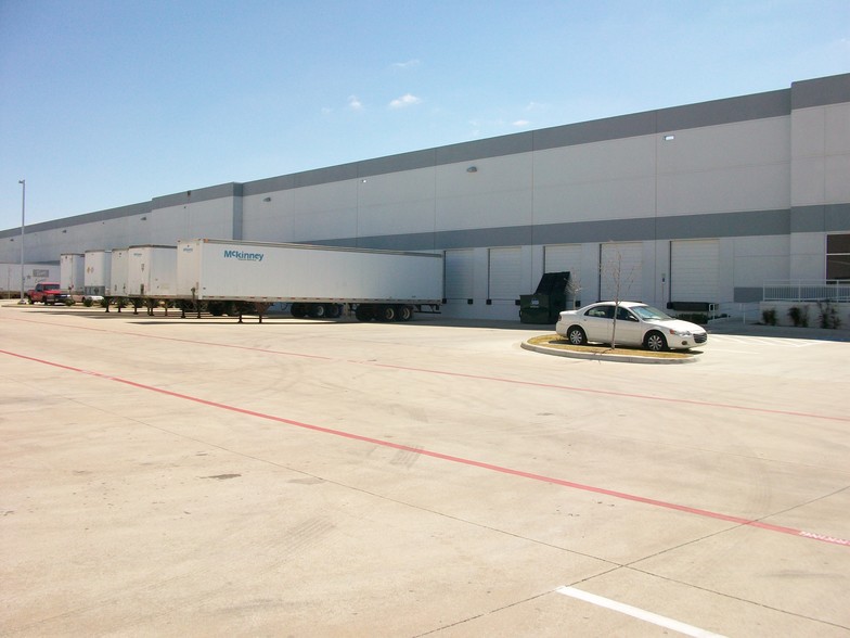 701 Eight Twenty Blvd, Fort Worth, TX à louer - Photo de l’immeuble – Image 3 sur 5