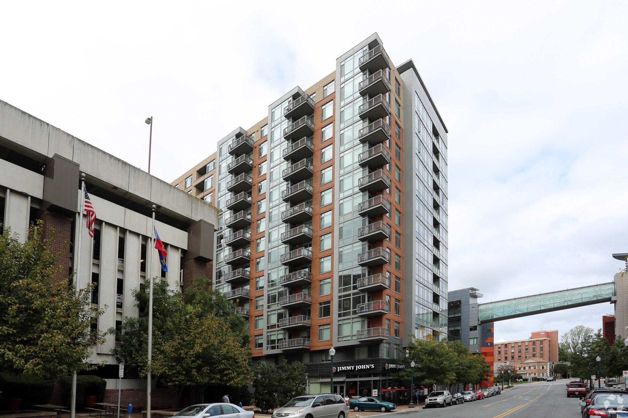 8710 Cameron St, Silver Spring, MD à louer Photo principale– Image 1 sur 163