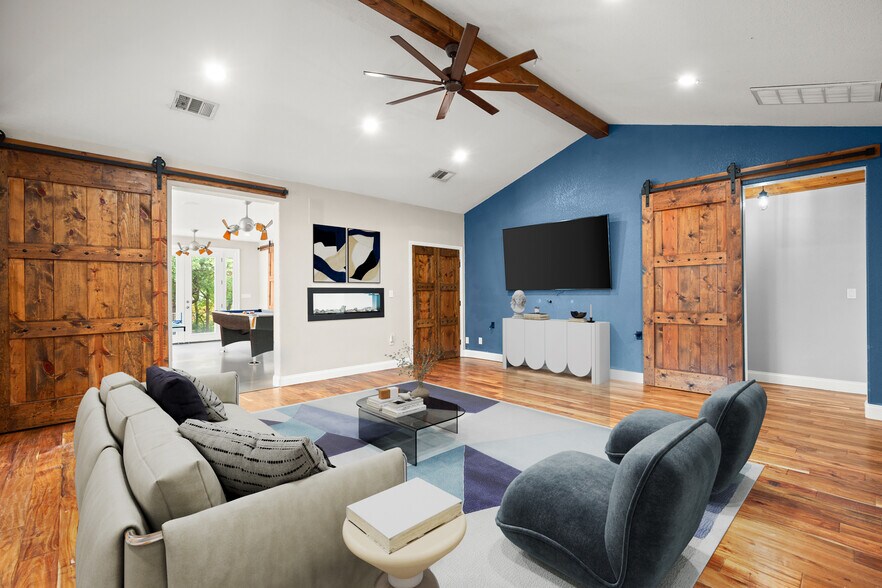 10204 Oak Grove Cir, Austin, TX à vendre - Photo de l’immeuble – Image 2 sur 26