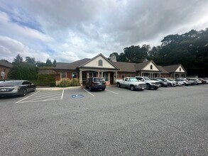 514 W Maple St, Cumming, GA à louer Photo intérieure– Image 2 sur 15