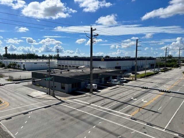 2441-2481 NW 72nd Ave, Miami, FL à louer - Photo de l’immeuble – Image 2 sur 6