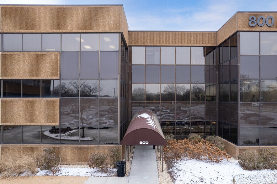 600 Hart Rd, Barrington, IL à louer - Photo de l’immeuble – Image 3 sur 7