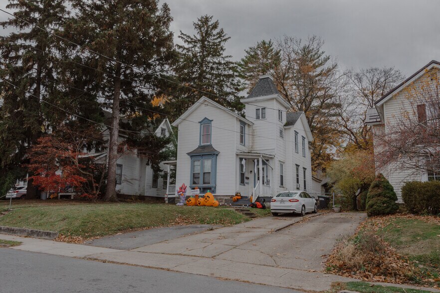 72 Madison St, Geneva, NY à vendre - Photo principale – Image 1 sur 1