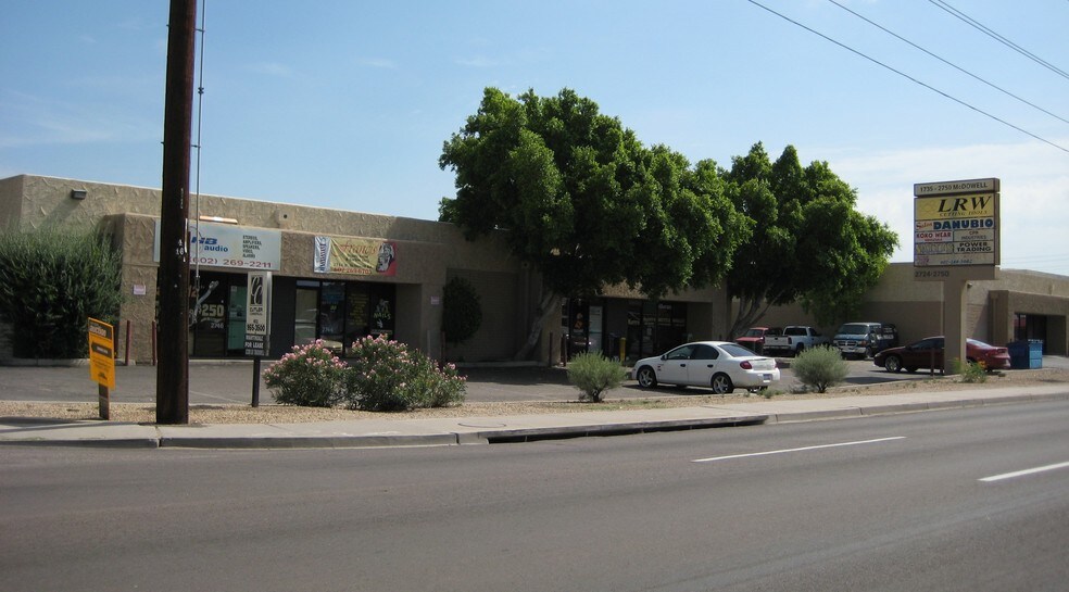 2740-2746 W McDowell Rd, Phoenix, AZ à louer - Photo de l’immeuble – Image 2 sur 8