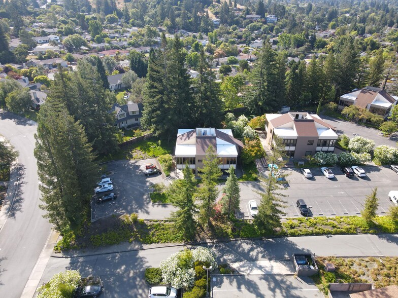 1030 Country Club Dr, Moraga, CA à louer - Photo de l’immeuble – Image 2 sur 7
