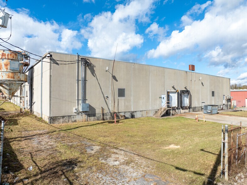 300 Rogers St, Barnesville, GA à vendre - Photo de l’immeuble – Image 2 sur 15