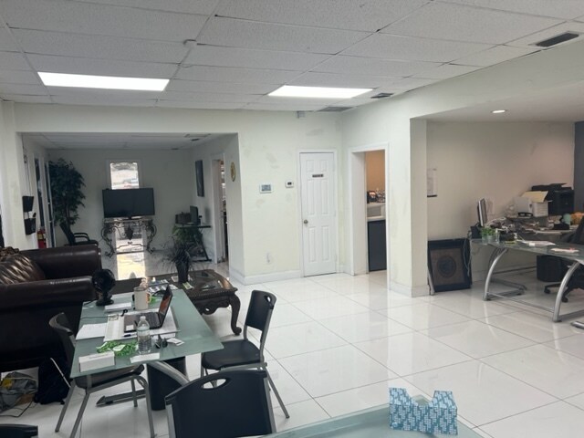 2411 S Pine Ave, Ocala, FL à vendre - Photo intérieure – Image 2 sur 11