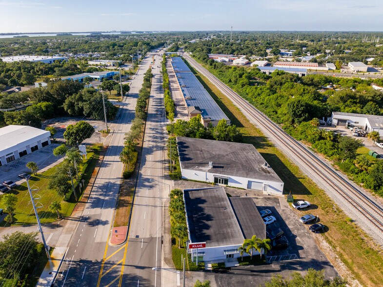 673 US Highway 1, Vero Beach, FL à louer - Photo de l’immeuble – Image 2 sur 20