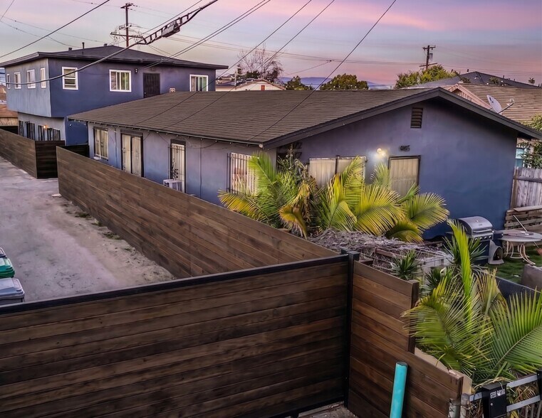 945 W 76th St, Los Angeles, CA à vendre - Photo de l’immeuble – Image 3 sur 13