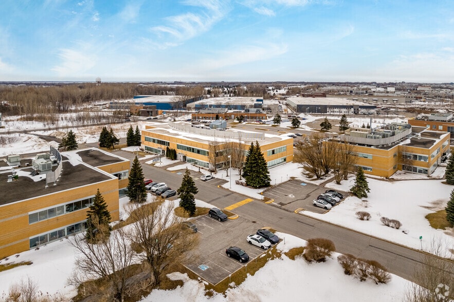 7200 Rue Frédérick-Banting, Saint-Laurent, QC à vendre - Aérien – Image 3 sur 6