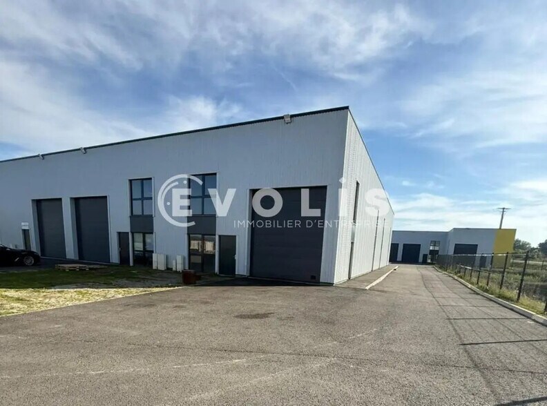 Local d’activités dans Tignieu-Jameyzieu à louer - Photo de l’immeuble – Image 1 sur 6