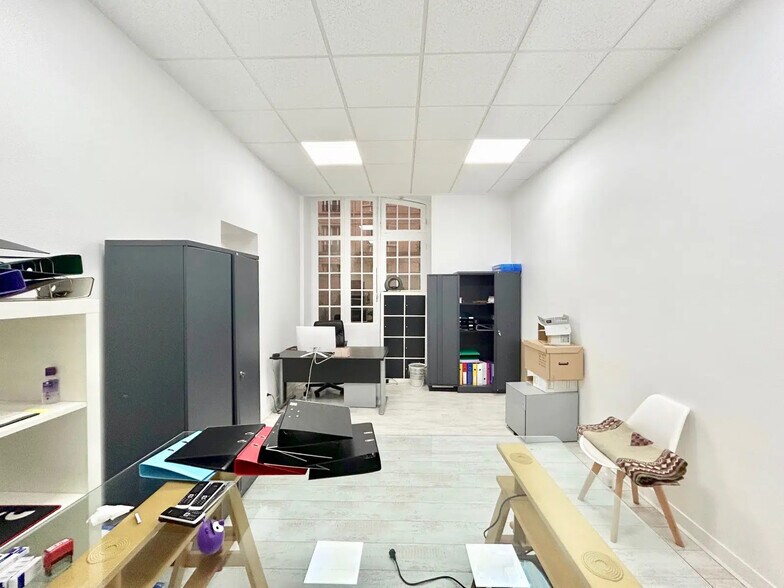 19 Rue De Marignan, Paris à louer - Photo de l’immeuble – Image 3 sur 6
