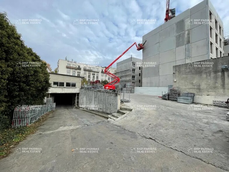 Local d’activités dans Ivry-sur-Seine à louer - Photo de l’immeuble – Image 1 sur 9