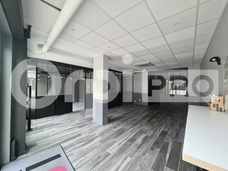 Local commercial dans Bezannes à louer - Photo de l’immeuble – Image 2 sur 6