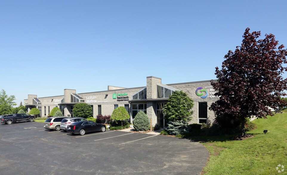 150 Pinebush Rd, Cambridge, ON à louer - Photo de l’immeuble – Image 2 sur 8