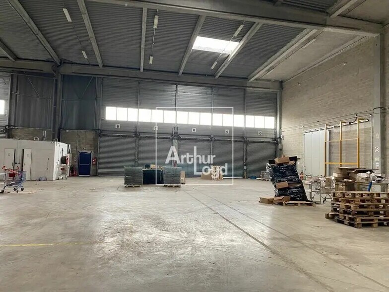 Industriel/Logistique dans Combs-la-Ville à louer - Photo de l’immeuble – Image 2 sur 4