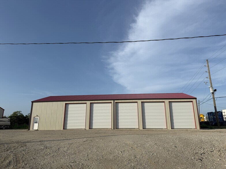 19181 Highway 105 W, Montgomery, TX à louer - Photo de l’immeuble – Image 3 sur 6