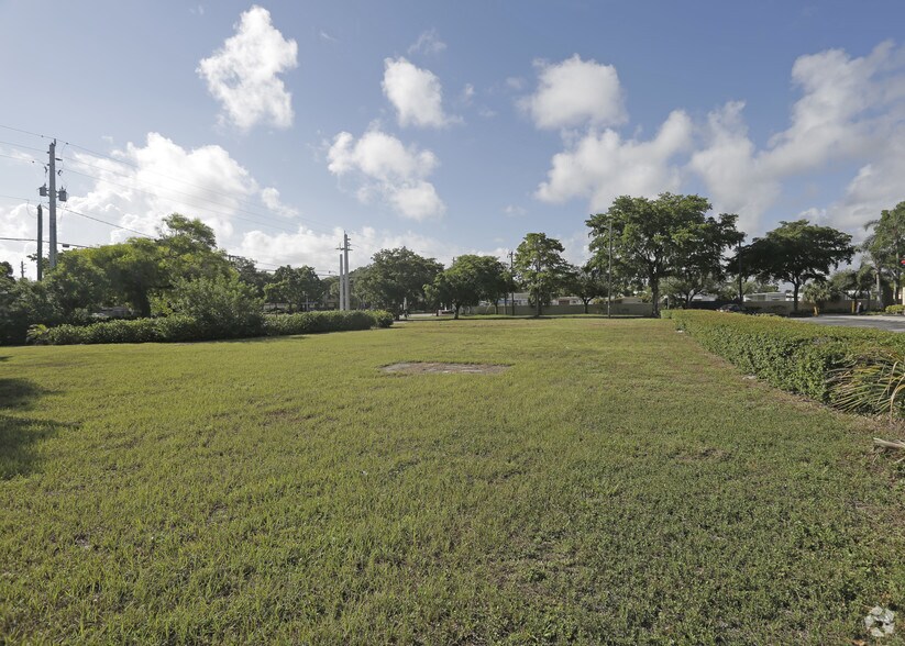 801 W Hallandale Beach Blvd, Hallandale Beach, FL à louer - Photo principale – Image 1 sur 6