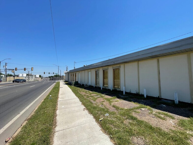 1601 S Riverside Dr, Fort Worth, TX à vendre - Photo de l’immeuble – Image 2 sur 4