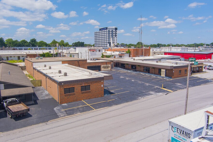 1907-1913 S Stewart Ave, Springfield, MO à louer - Photo de l’immeuble – Image 1 sur 7