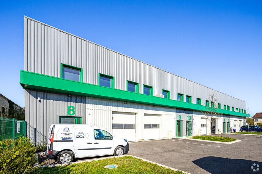 12 Rue Léopha, Mions à louer - Photo de l’immeuble – Image 2 sur 20