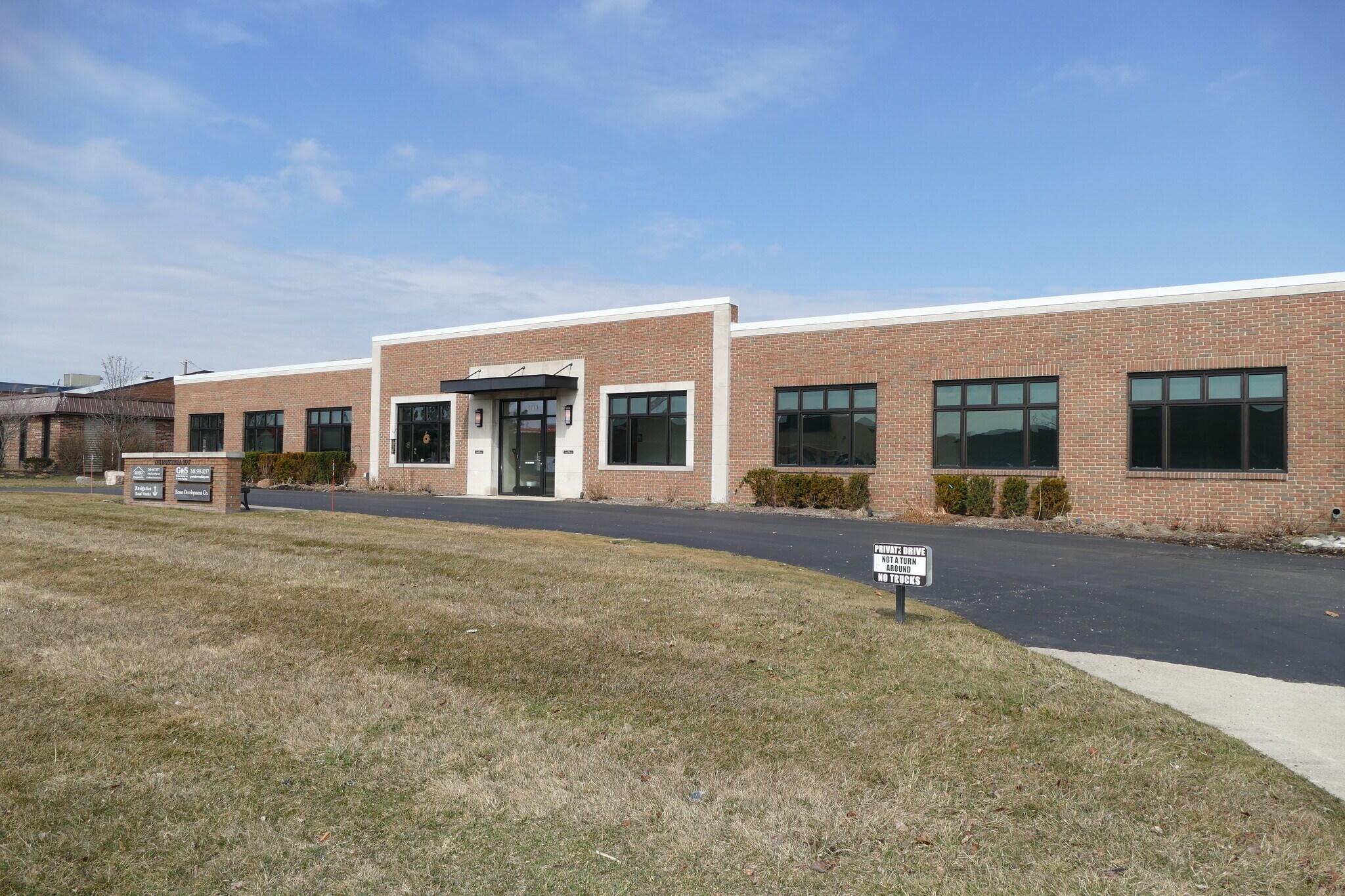 2718 Industrial Row Dr, Troy, MI à louer Photo principale– Image 1 sur 6